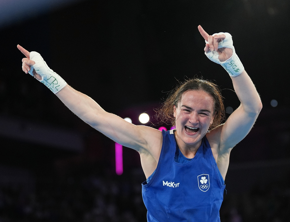 拳击明星选手受伤退赛,引发热议 拳击明星选手受伤退赛,引发热议