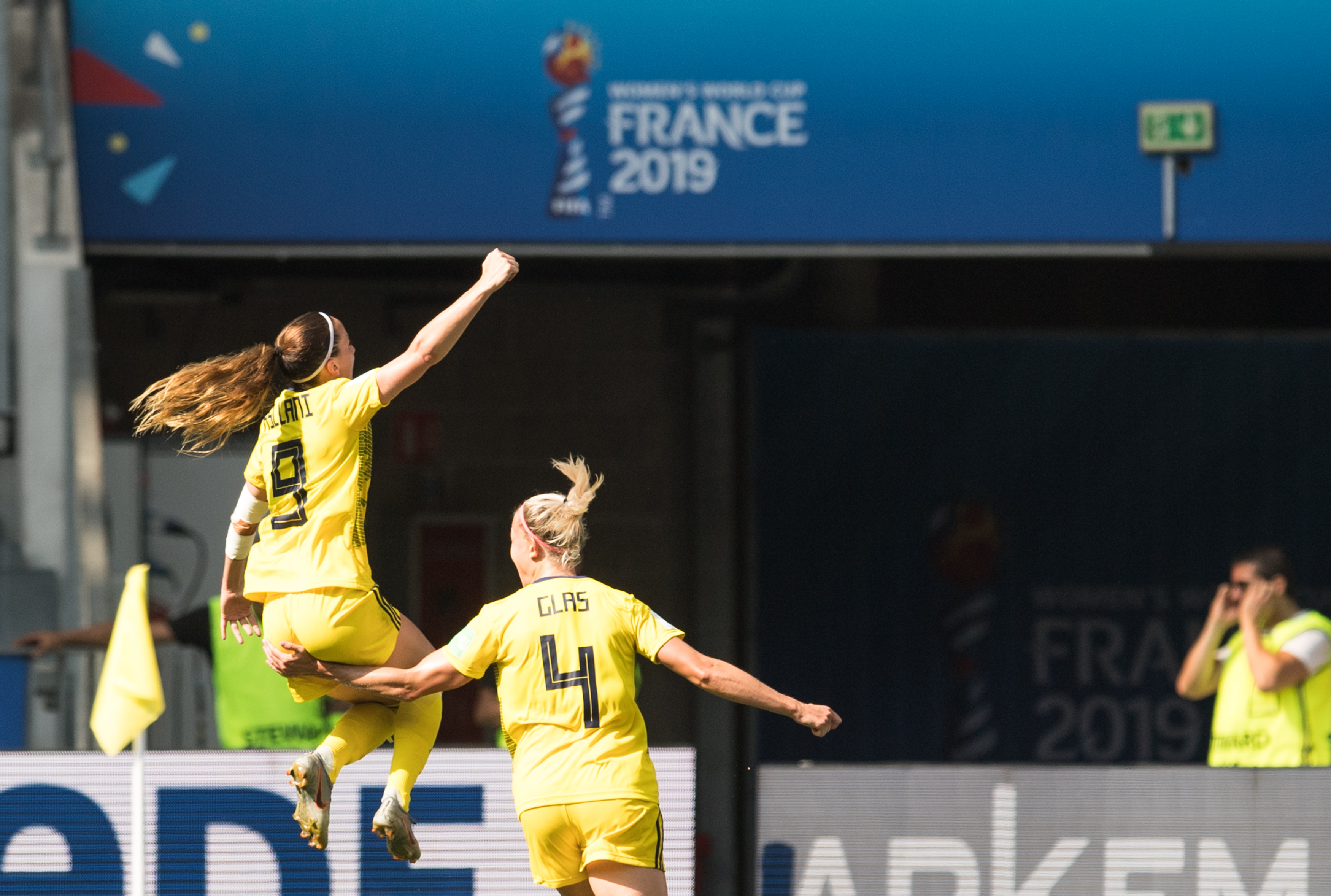 英格兰队绝杀瑞典队,奥恰洛夫点燃赛场 英格兰队绝杀瑞典队,奥恰洛夫点燃赛场