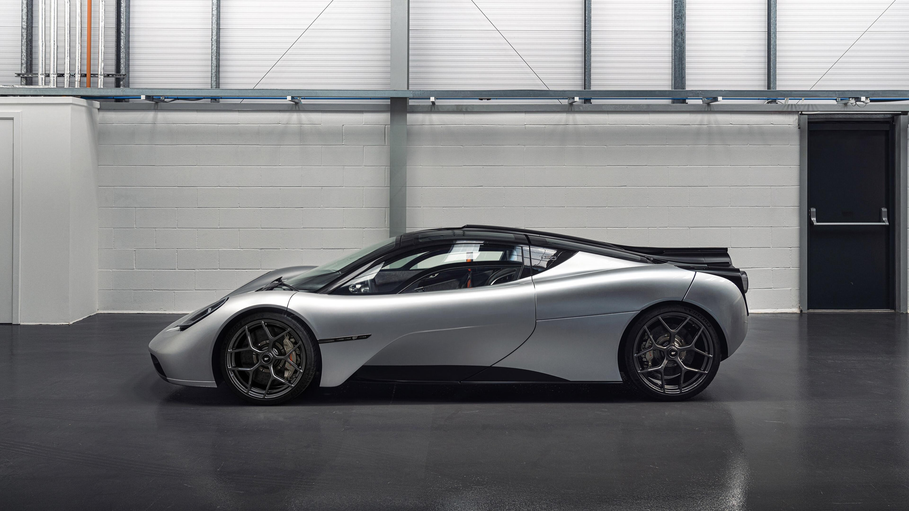 当字母哥的野蛮冲撞鹈鹕的精细齿轮，防守密码在何处失灵？