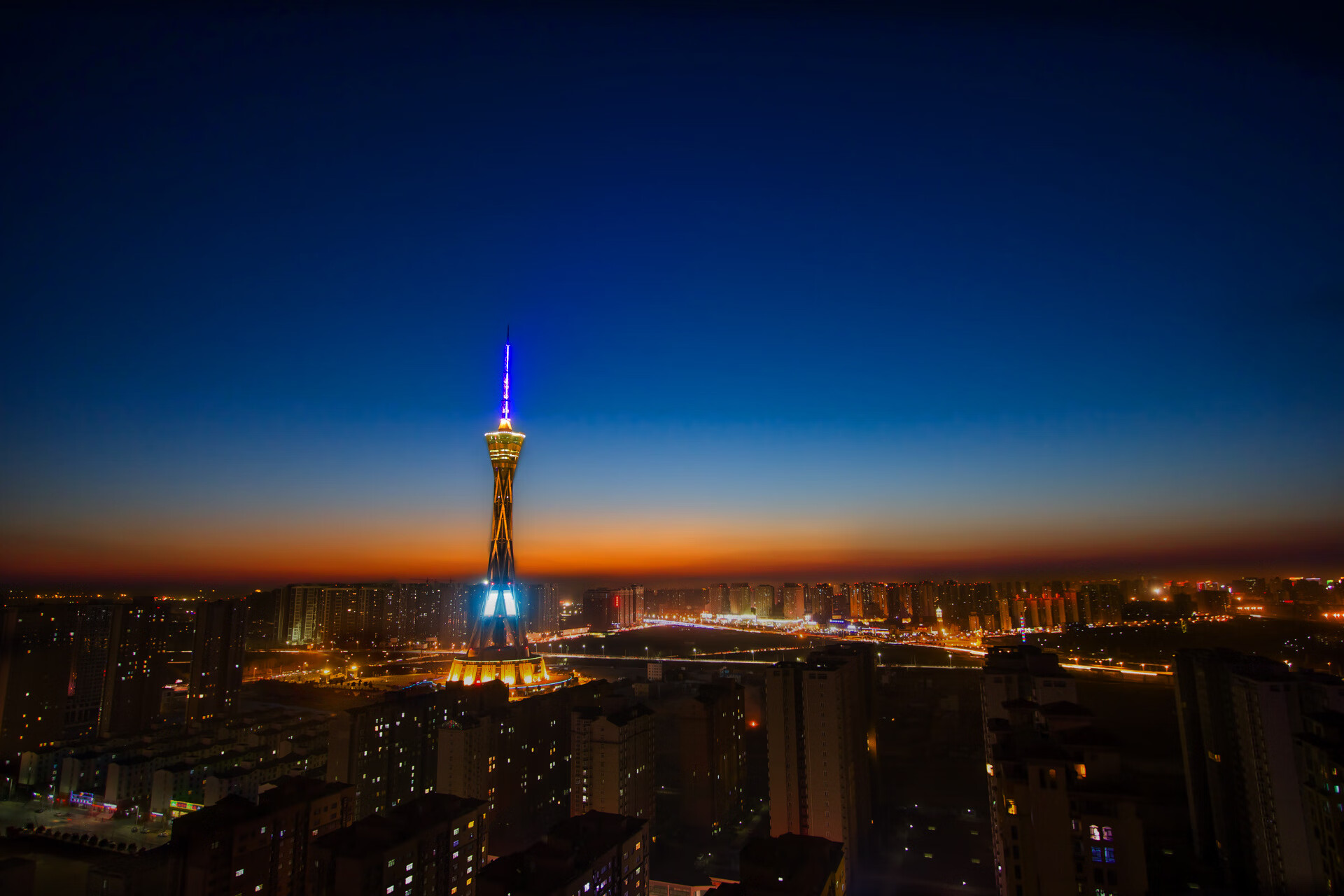 教科书式统治力，英格拉姆导演湖人完美剧本，骑士在连续得分浪潮中窒息